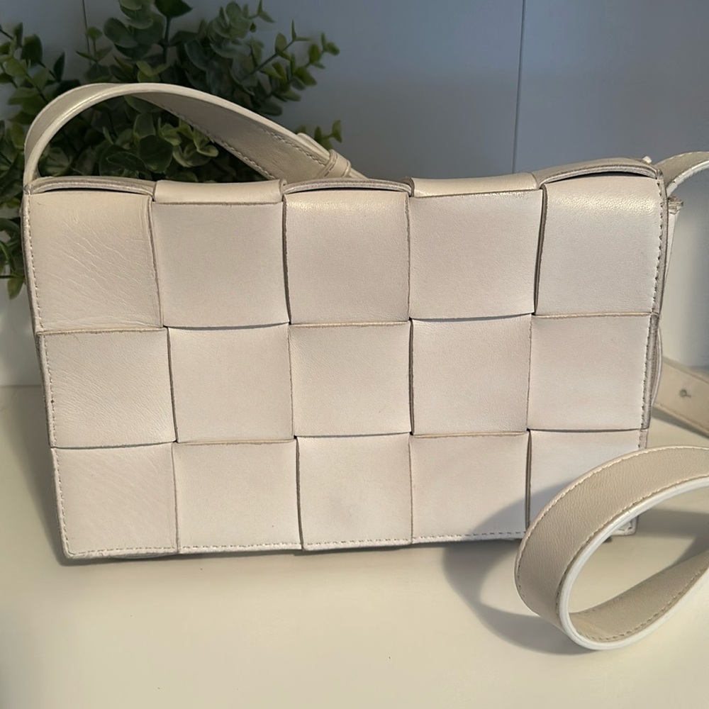 Good used condition Bottega Veneta Cassette medium intrecciato leather bag